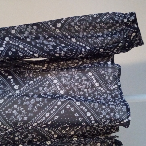 Denim Jeans & Casuals - Printed Button Up - Large - Picture 6 of 10